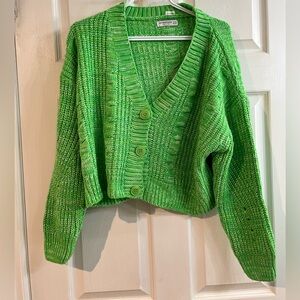 Stradivarius boxy cropped cardigan green size XS